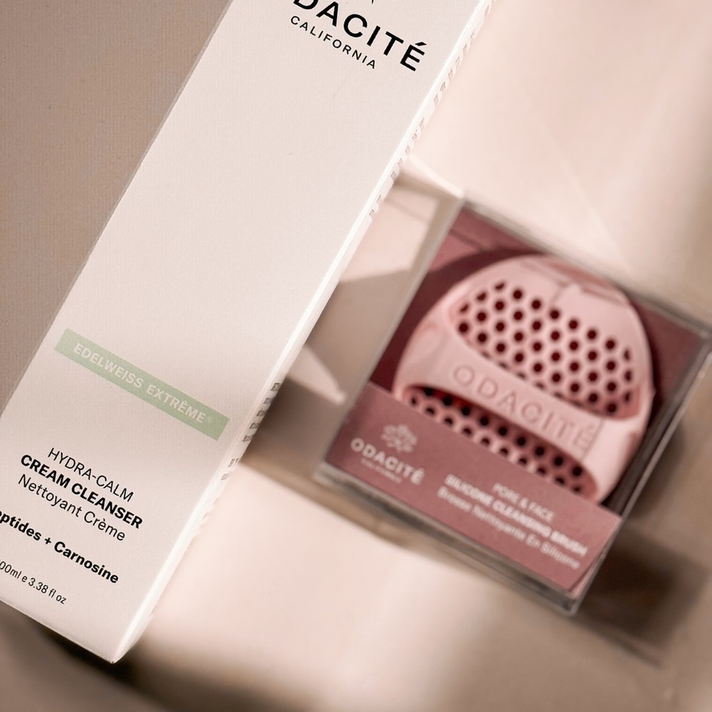 Hydra-Calm Cream Cleanser plus Face Cleansing Brush